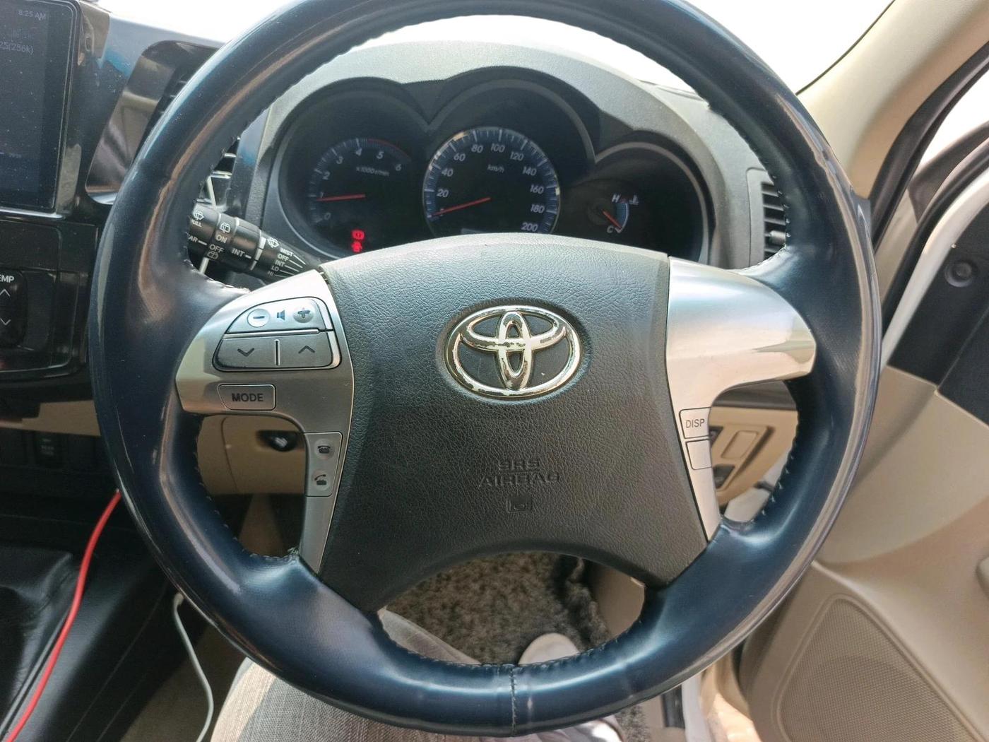 2014 Toyota Fortuner 3.0 4X2 MT, Diesel, Manual, 1,12,468 km, interior