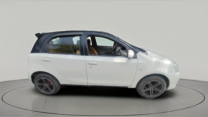 2016 Toyota Etios Liva G, CNG, Manual, 1,54,070 km, exterior