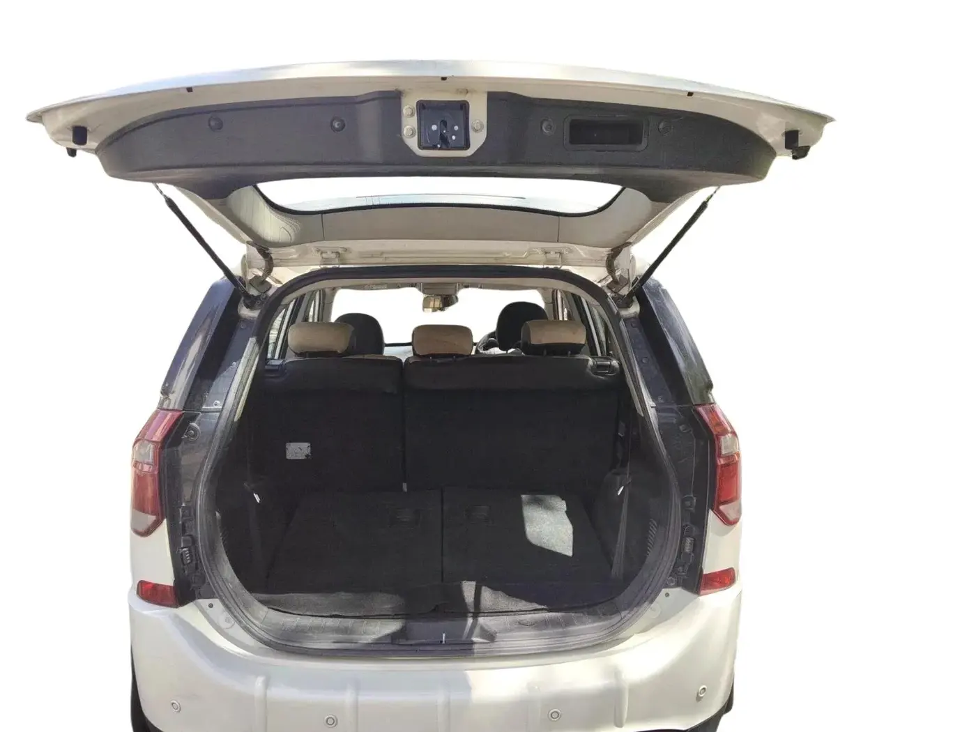 2018 Mahindra XUV500 W7, Diesel, Manual, 1,59,256 km, exterior