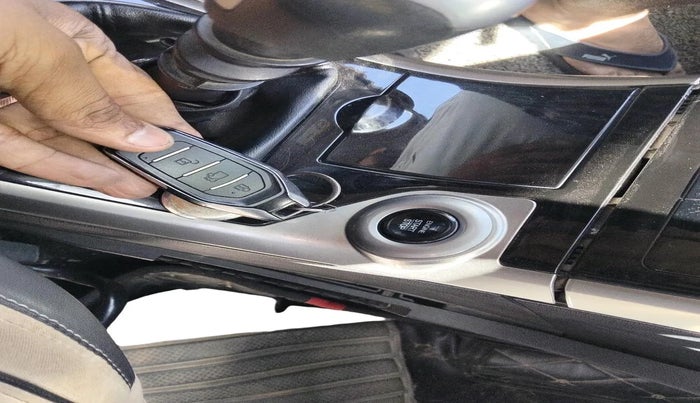 2018 Mahindra XUV500 W7, Diesel, Manual, 1,59,256 km, interior