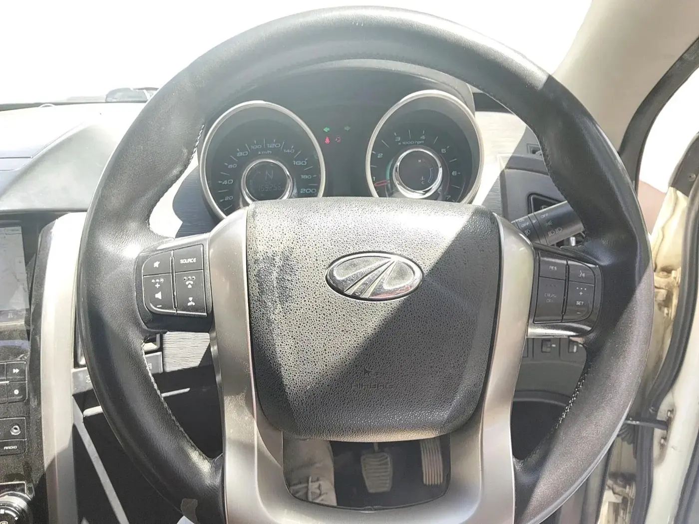 2018 Mahindra XUV500 W7, Diesel, Manual, 1,59,256 km, interior