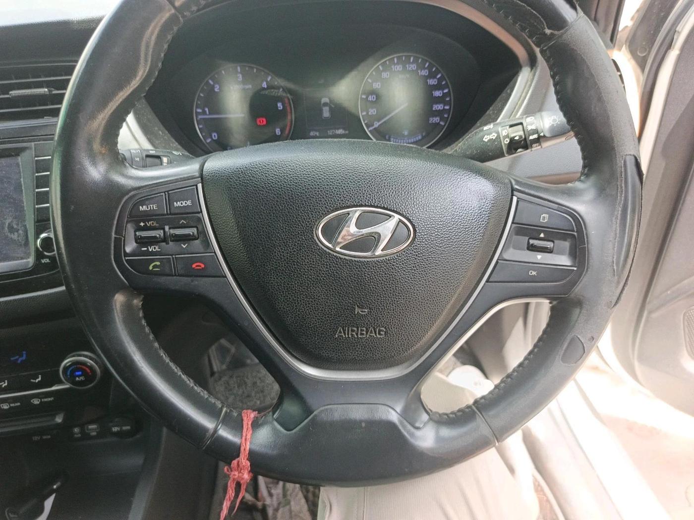 2016 Hyundai i20 Active 1.4 SX, Diesel, Manual, 1,27,445 km, interior