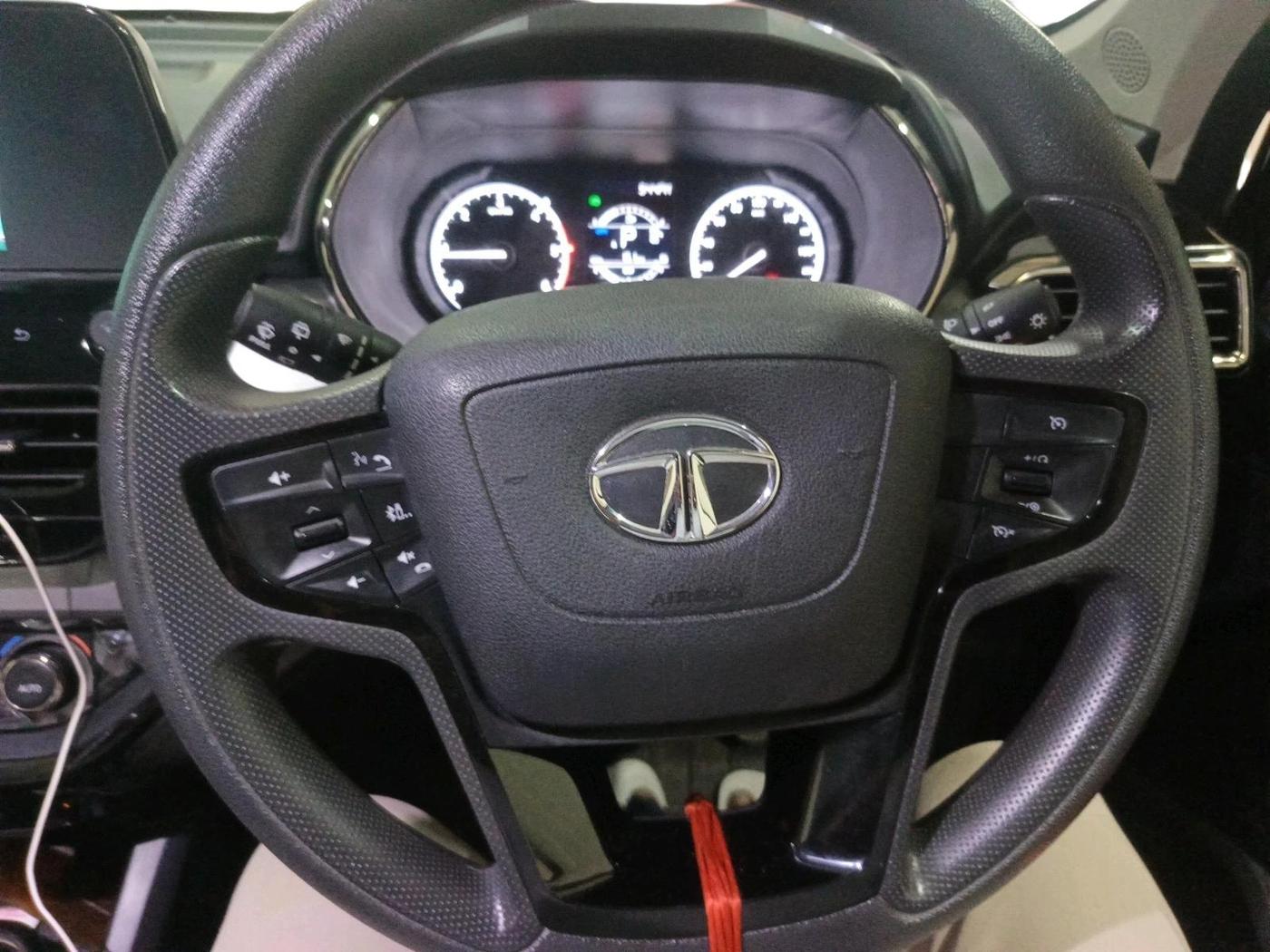 2022 Tata Harrier XTA PLUS 2.0L KRYOTEC DARK EDITION, Diesel, Automatic, 74,399 km, interior