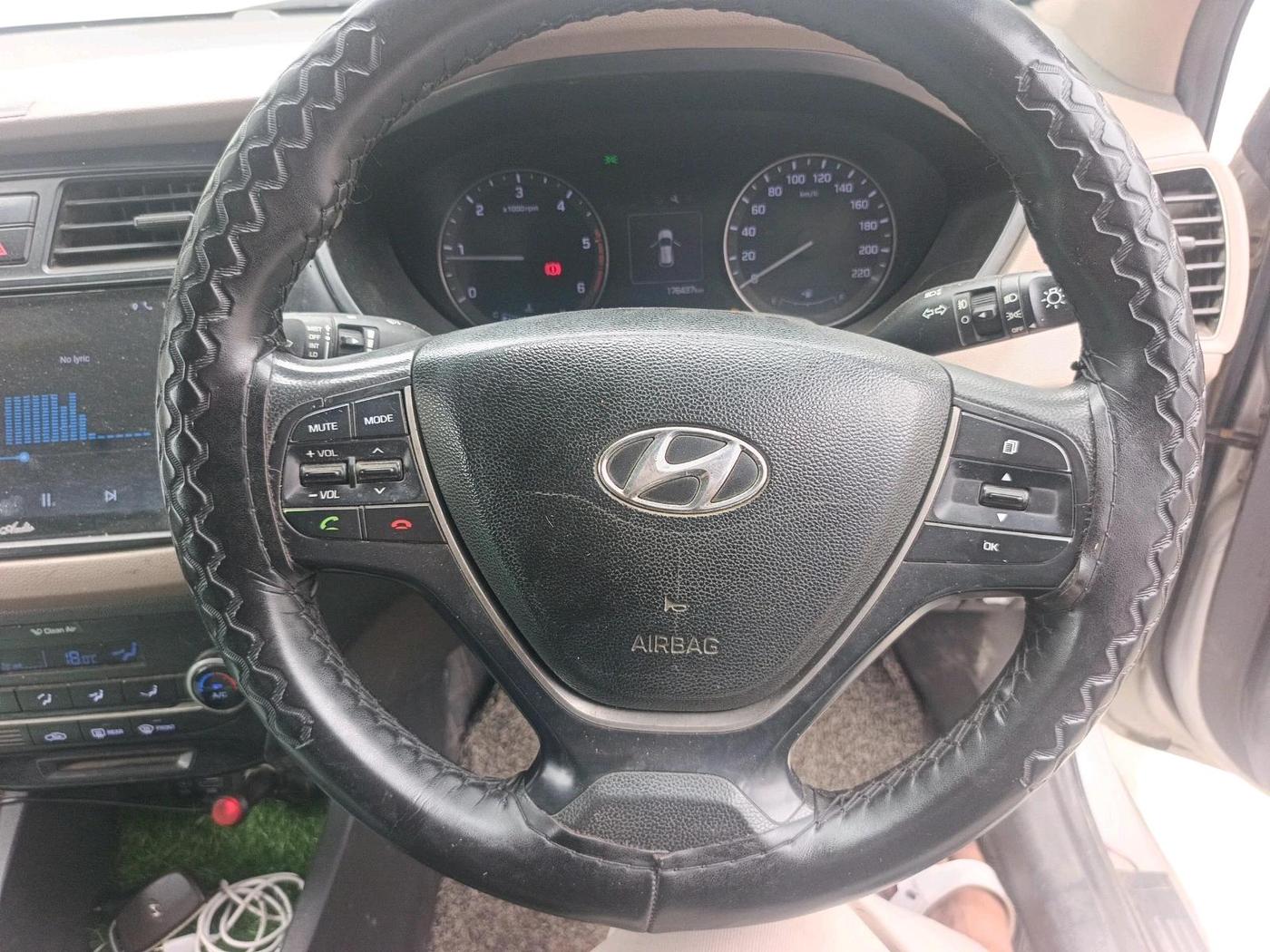 2015 Hyundai Elite i20 ASTA 1.4 CRDI, Diesel, Manual, 1,76,437 km, interior