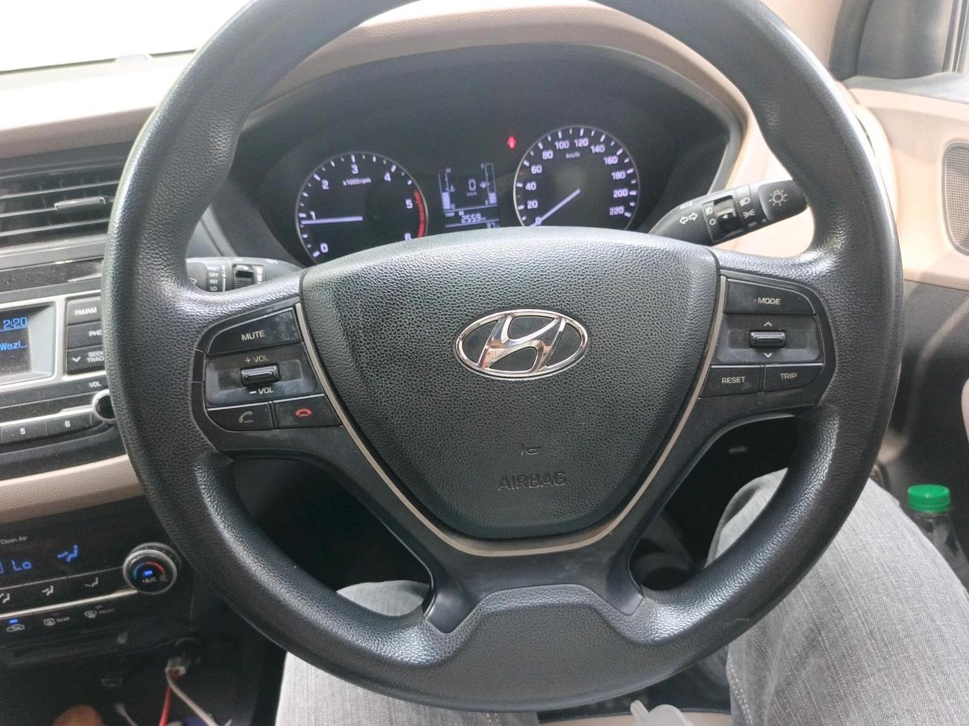 2016 Hyundai Elite i20 SPORTZ 1.4 CRDI, Diesel, Manual, 1,05,785 km, interior