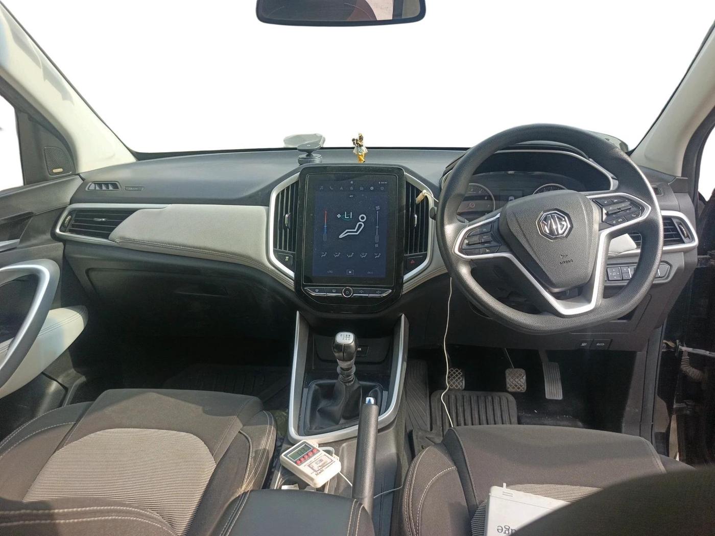 2021 MG HECTOR PLUS SUPER 2.0 DIESEL TURBO MT 7-STR, Diesel, Manual, 64,711 km, interior