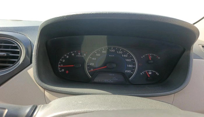 2013 Hyundai Grand i10 MAGNA 1.1 CRDI, Diesel, Manual, 1,11,952 km, interior