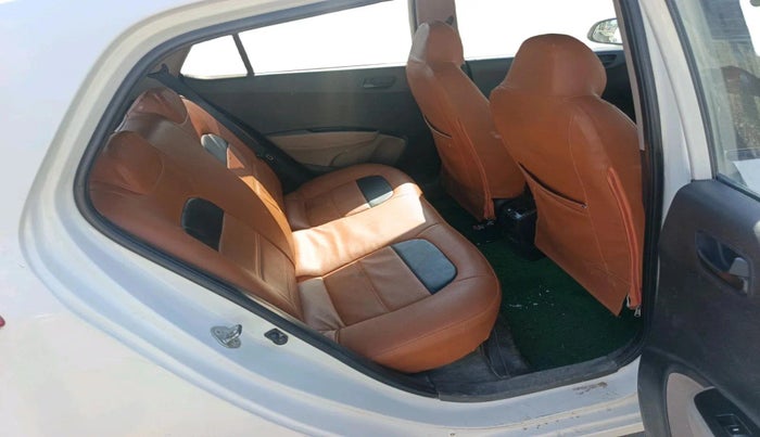 2013 Hyundai Grand i10 MAGNA 1.1 CRDI, Diesel, Manual, 1,11,952 km, interior