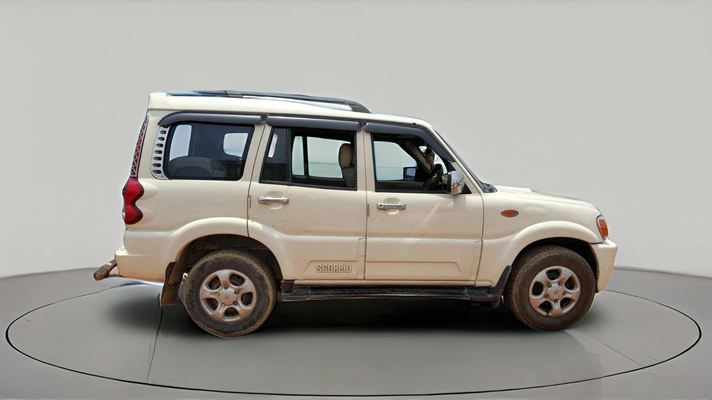 2014 Mahindra Scorpio SLE, Diesel, Manual, 83,558 km, exterior
