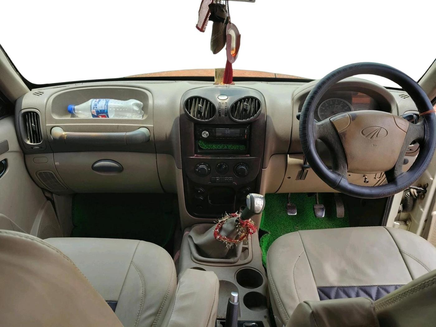 2014 Mahindra Scorpio SLE, Diesel, Manual, 83,558 km, interior