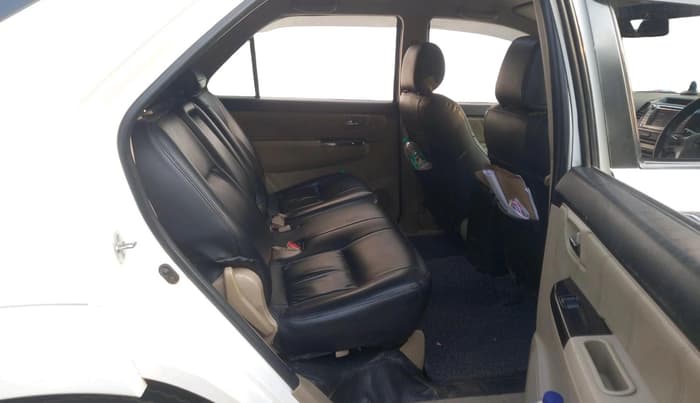 2016 Toyota Fortuner 3.0 4X2 MT, Diesel, Manual, 2,53,357 km, interior