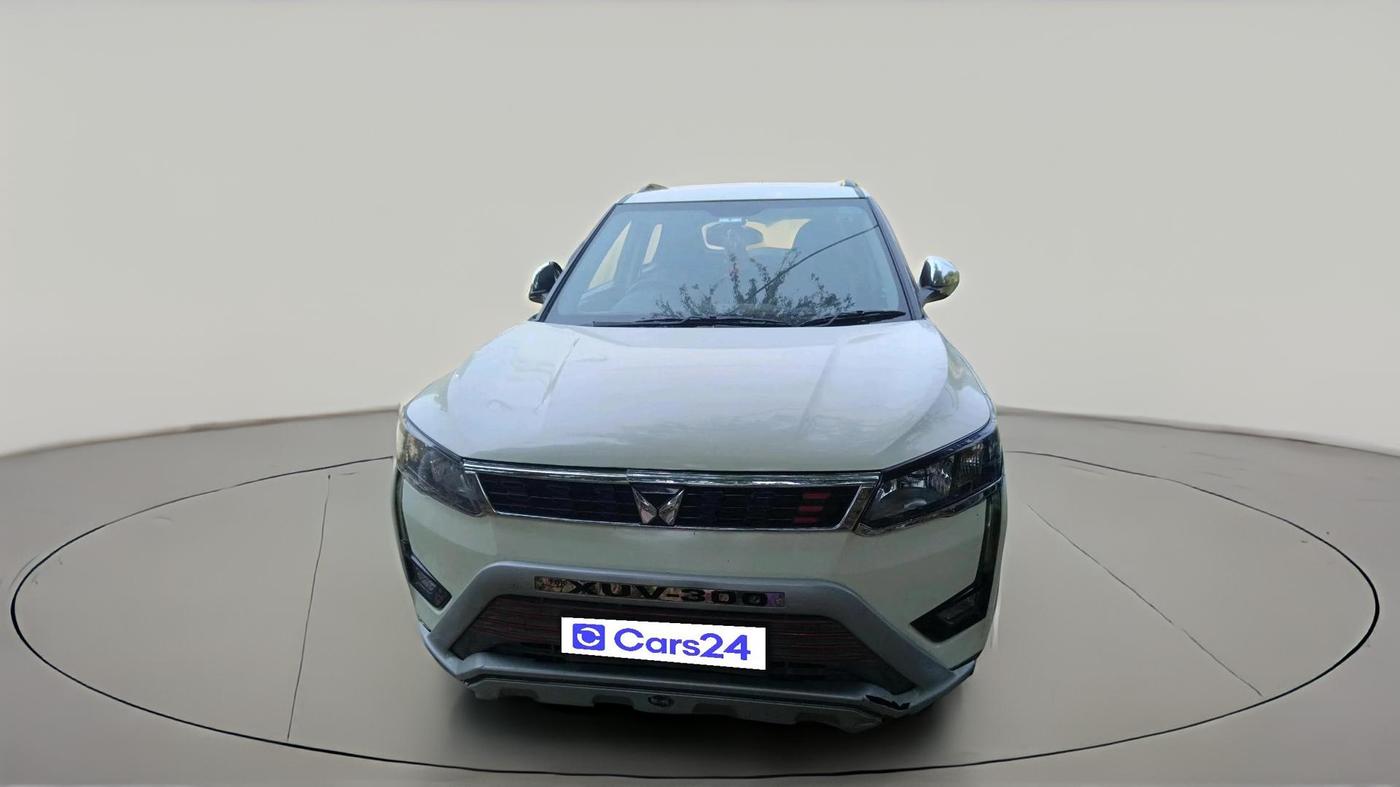 2023 Mahindra XUV300 W6 1.2 PETROL, Petrol, Manual, 1,26,527 km, exterior