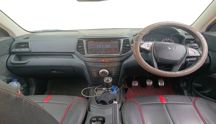 2023 Mahindra XUV300 W6 1.2 PETROL, Petrol, Manual, 1,21,168 km, interior
