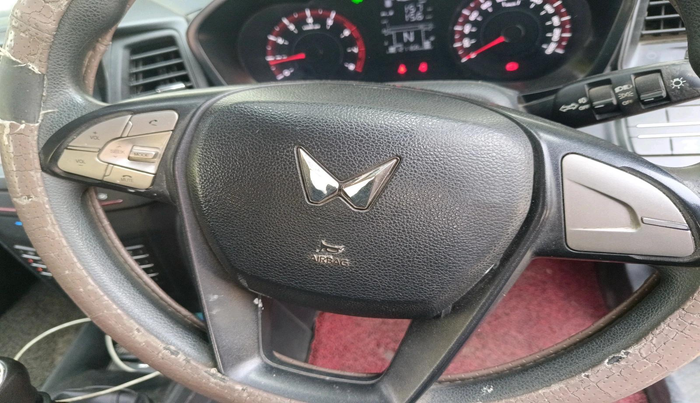 2023 Mahindra XUV300 W6 1.2 PETROL, Petrol, Manual, 1,21,168 km, interior