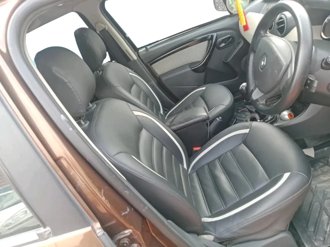 2015 Renault Duster 85 PS RXL DIESEL, Diesel, Manual, 97,871 km, interior