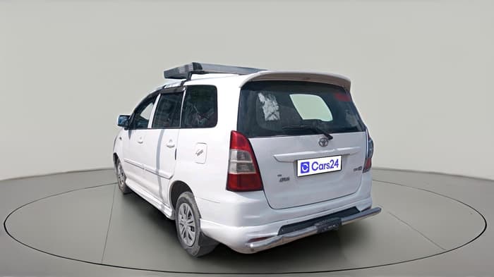 2012 Toyota Innova GX 2.5 8 STR, Diesel, Manual, 1,99,798 km, exterior
