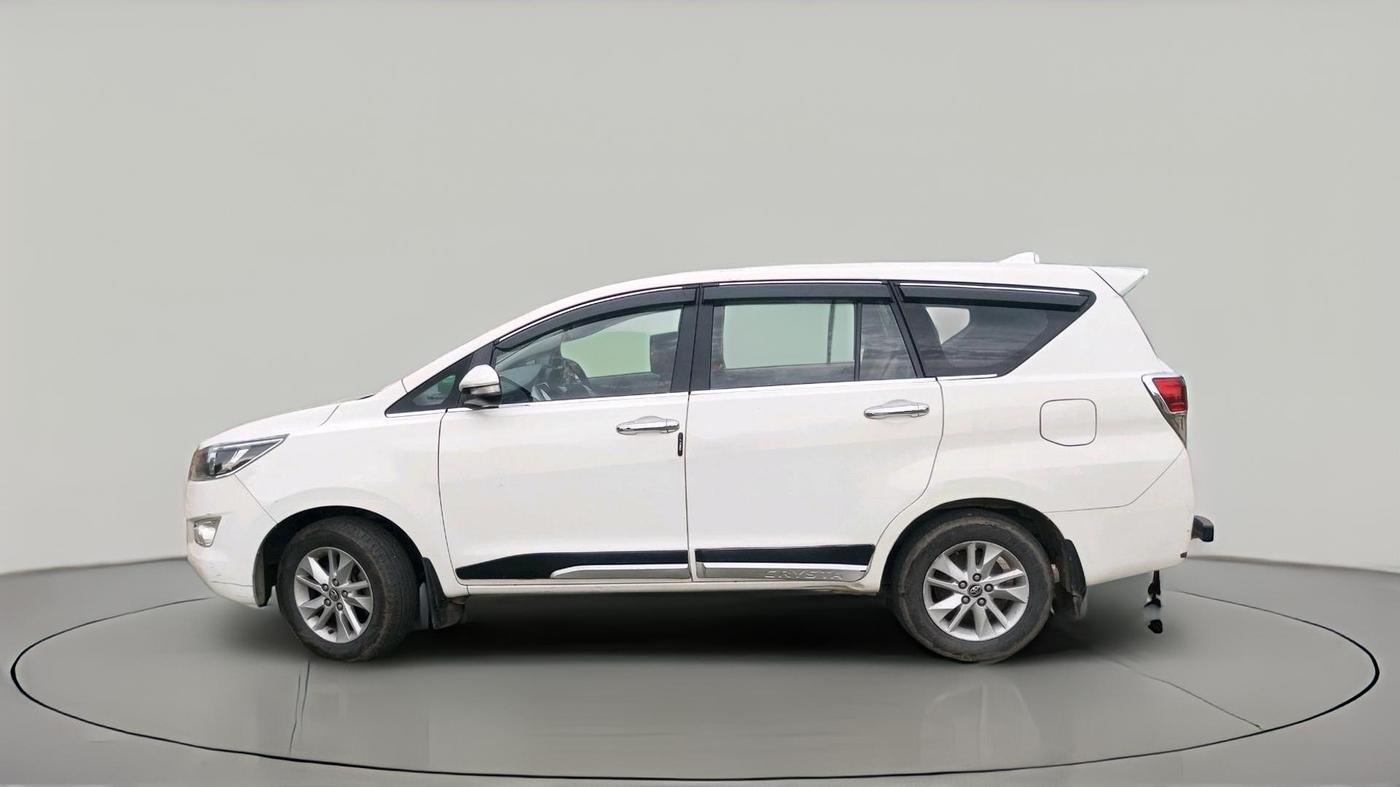 2017 Toyota Innova Crysta 2.4 GX 8 STR, Diesel, Manual, 2,72,371 km, exterior
