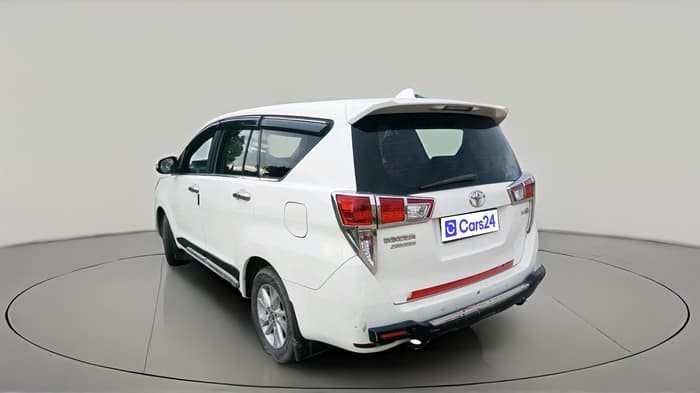 2017 Toyota Innova Crysta 2.4 GX 8 STR, Diesel, Manual, 2,72,371 km, exterior