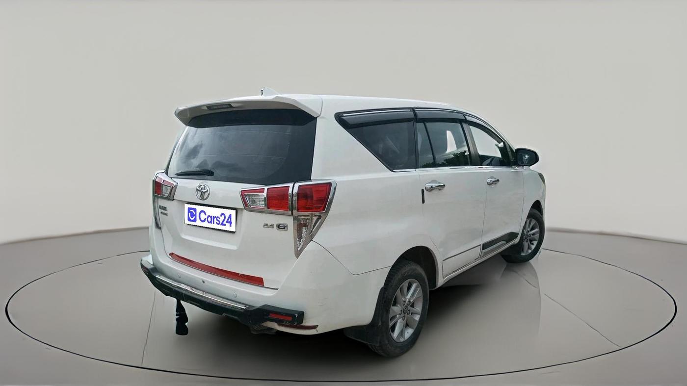 2017 Toyota Innova Crysta 2.4 GX 8 STR, Diesel, Manual, 2,72,371 km, exterior