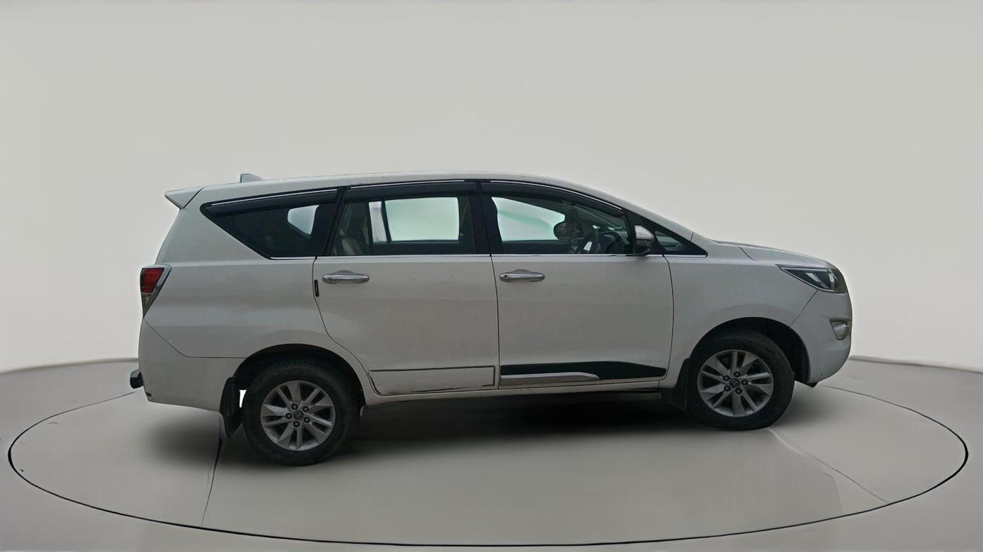 2017 Toyota Innova Crysta 2.4 GX 8 STR, Diesel, Manual, 2,72,371 km, exterior