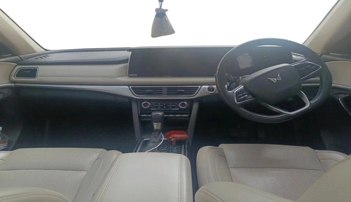 2022 Mahindra XUV700 AX 7 LUXURY D AT 7 STR, Diesel, Automatic, 88,251 km, interior