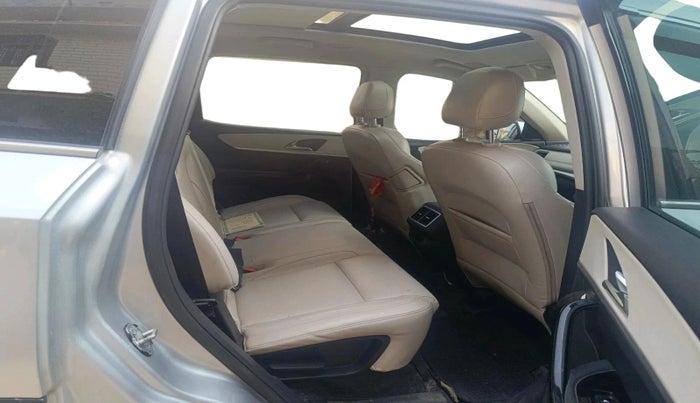 2022 Mahindra XUV700 AX 7 LUXURY D AT 7 STR, Diesel, Automatic, 88,251 km, interior