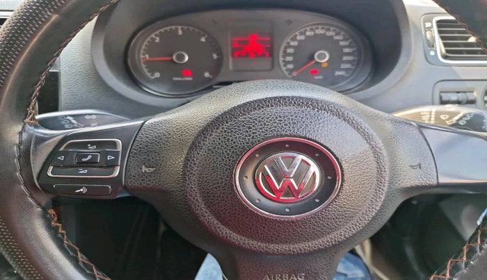 2014 Volkswagen Polo HIGHLINE DIESEL, Diesel, Manual, 1,32,257 km, interior