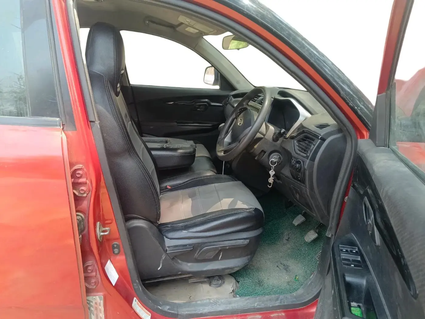2018 Mahindra KUV 100 NXT K8 P 6 STR DUAL TONE, Petrol, Manual, 1,85,424 km, interior