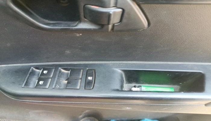 2018 Mahindra KUV 100 NXT K8 P 6 STR DUAL TONE, Petrol, Manual, 1,85,424 km, interior