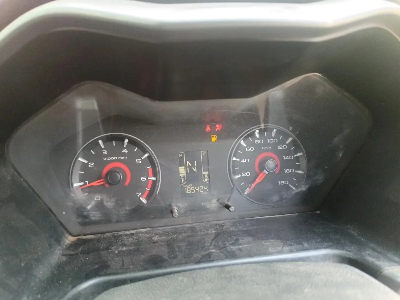 2018 Mahindra KUV 100 NXT K8 P 6 STR DUAL TONE, Petrol, Manual, 1,85,424 km, interior