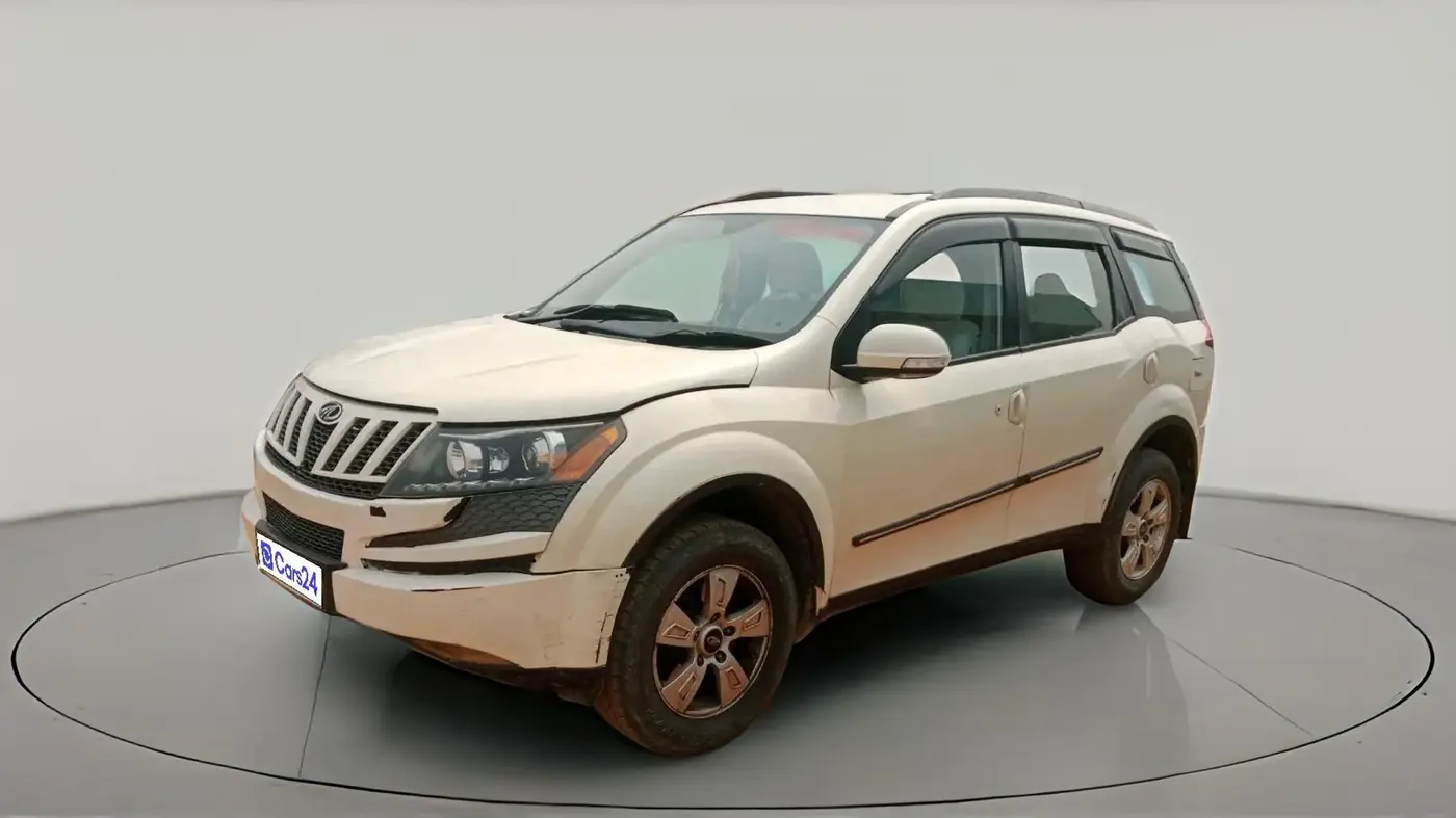 2015 Mahindra XUV500 W8, Diesel, Manual, 1,00,990 km, exterior