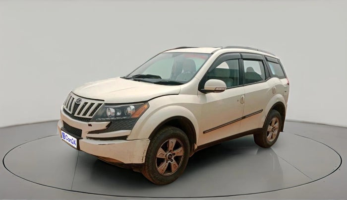 2015 Mahindra XUV500 W8, Diesel, Manual, 1,00,990 km, exterior