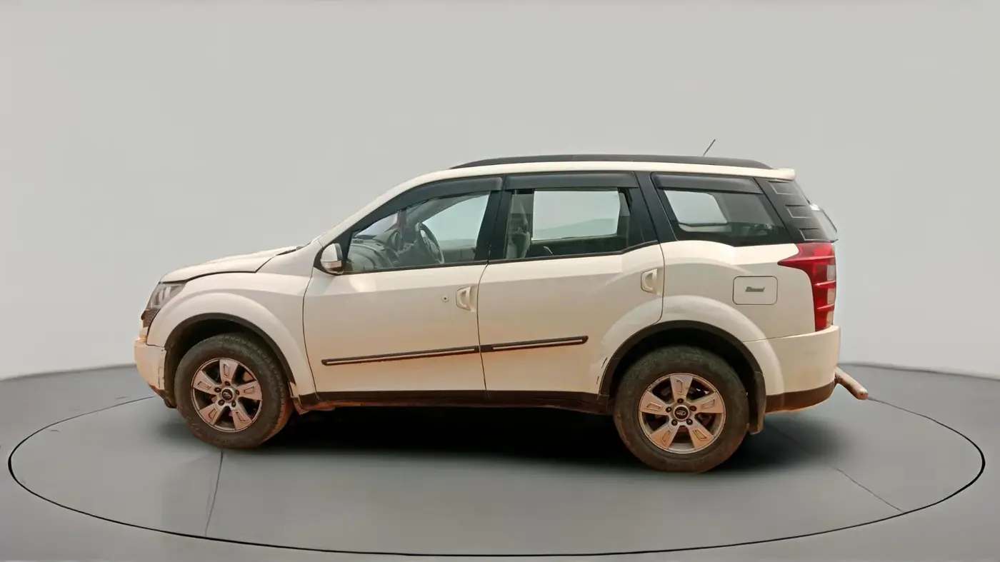 2015 Mahindra XUV500 W8, Diesel, Manual, 1,00,990 km, exterior