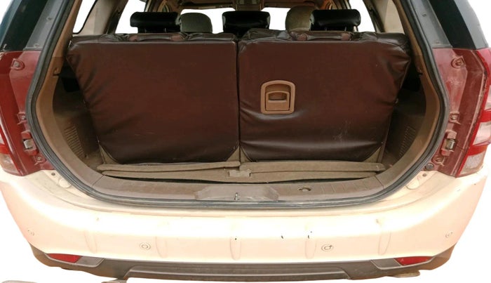 2015 Mahindra XUV500 W8, Diesel, Manual, 1,00,990 km, exterior