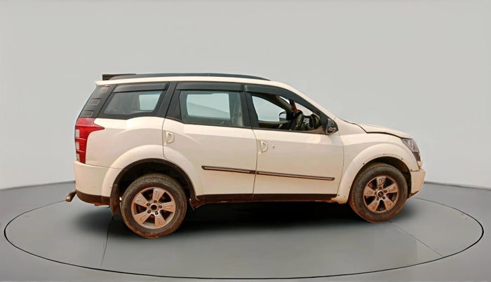 2015 Mahindra XUV500 W8, Diesel, Manual, 1,00,990 km, exterior