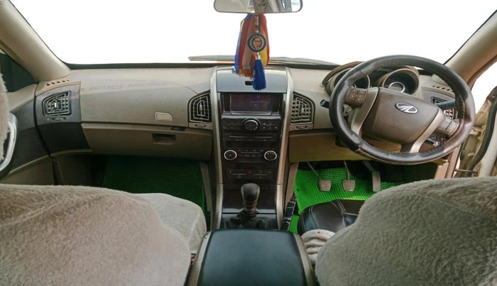 2015 Mahindra XUV500 W8, Diesel, Manual, 1,00,990 km, interior