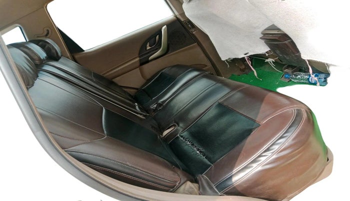 2015 Mahindra XUV500 W8, Diesel, Manual, 1,00,990 km, interior