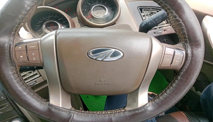 2015 Mahindra XUV500 W8, Diesel, Manual, 1,00,990 km, interior