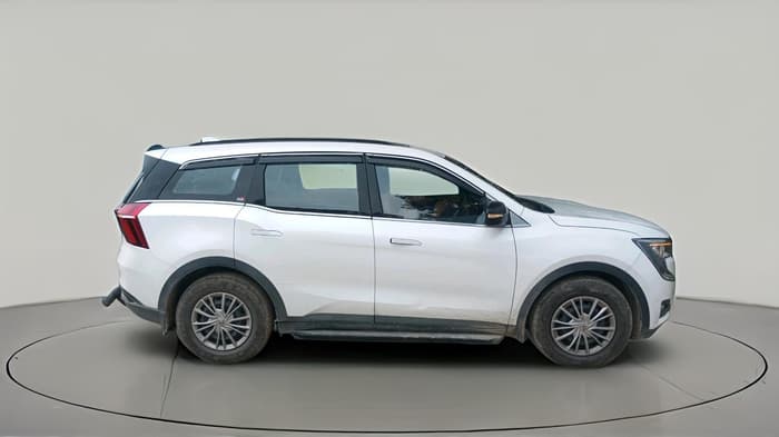 2025 Mahindra XUV700 AX 5 D MT 7 STR, Diesel, Manual, 28,532 km, exterior