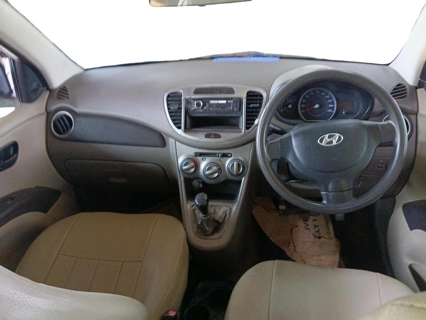 2011 Hyundai i10 ERA 1.1, CNG, Manual, 1,00,293 km, interior