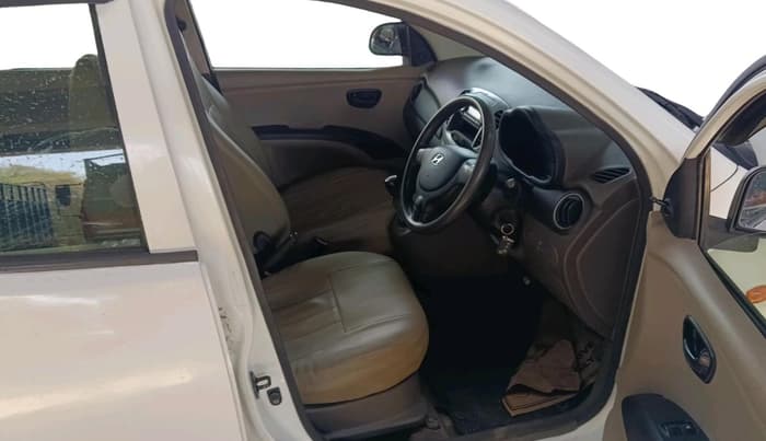 2011 Hyundai i10 ERA 1.1, CNG, Manual, 1,00,293 km, interior
