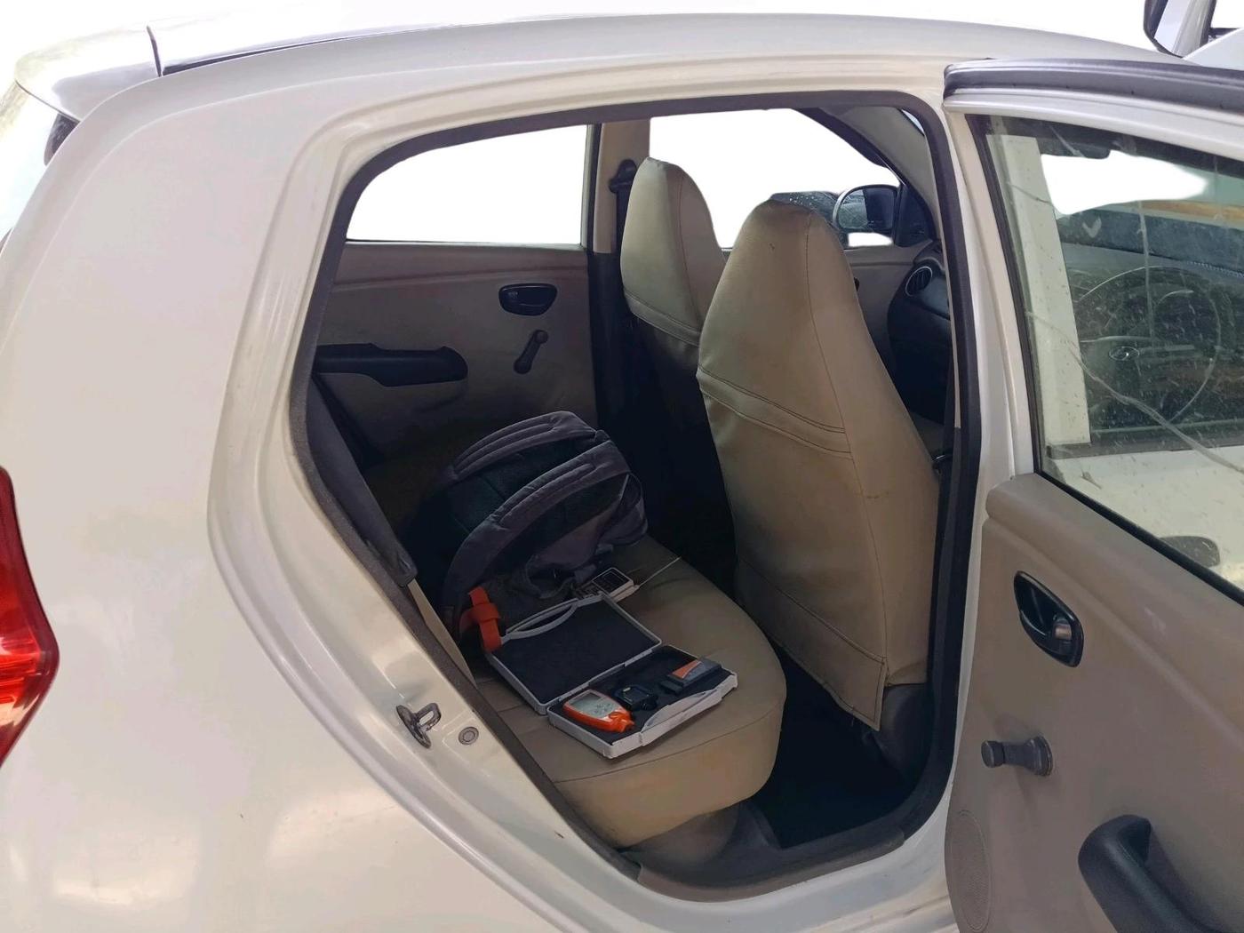 2011 Hyundai i10 ERA 1.1, CNG, Manual, 1,00,293 km, interior