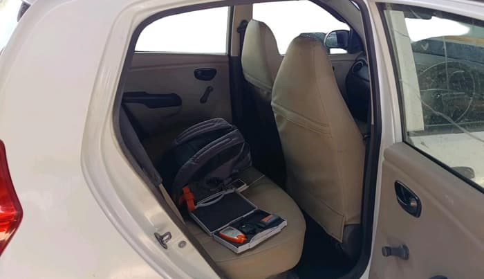 2011 Hyundai i10 ERA 1.1, CNG, Manual, 1,00,293 km, interior