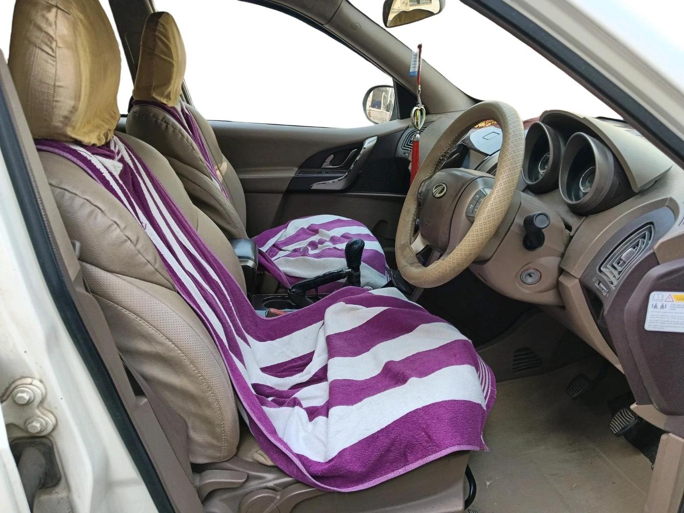 2012 Mahindra XUV500 W8, Diesel, Manual, 1,91,811 km, interior