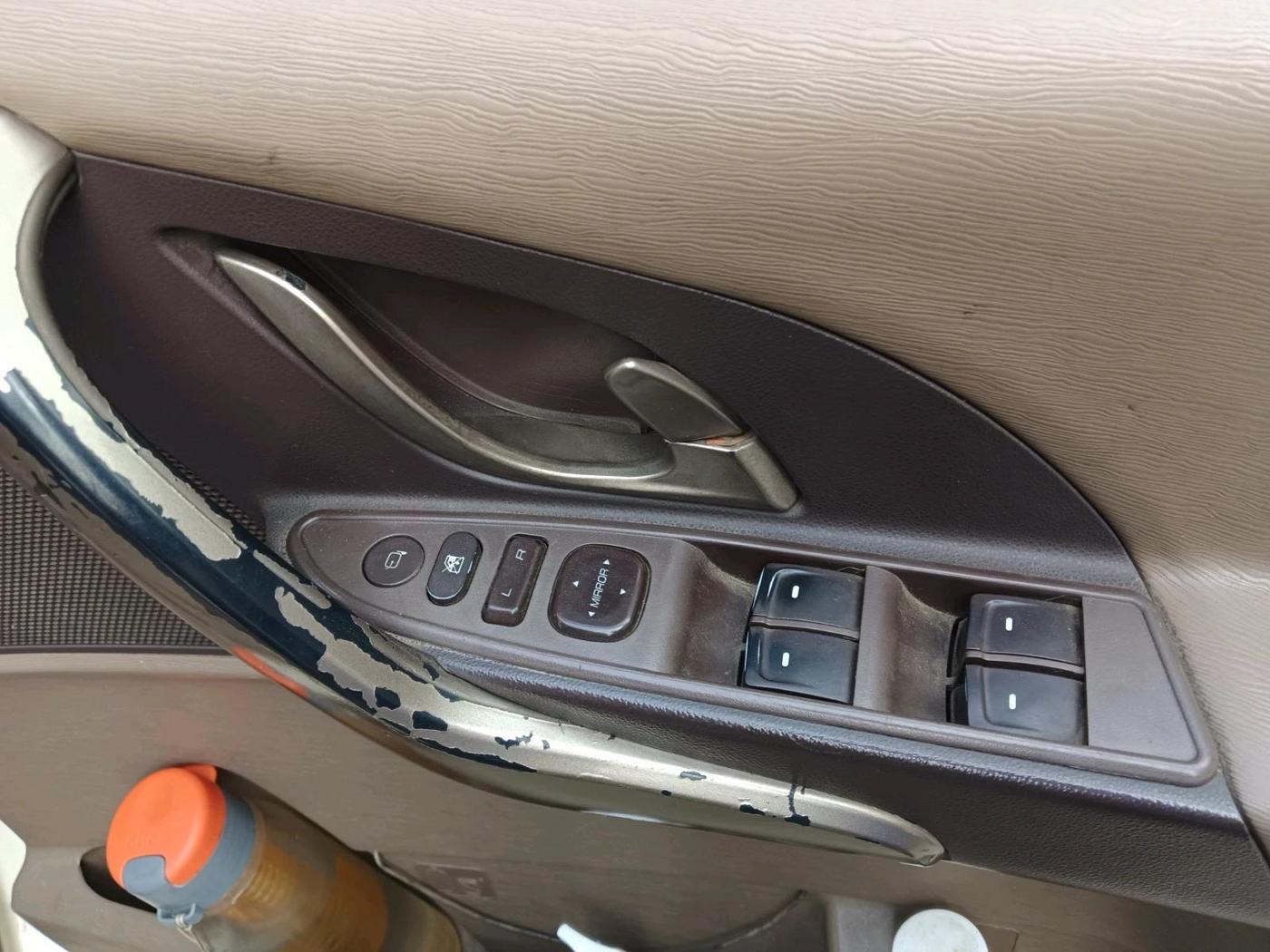 2012 Mahindra XUV500 W8, Diesel, Manual, 1,91,811 km, interior