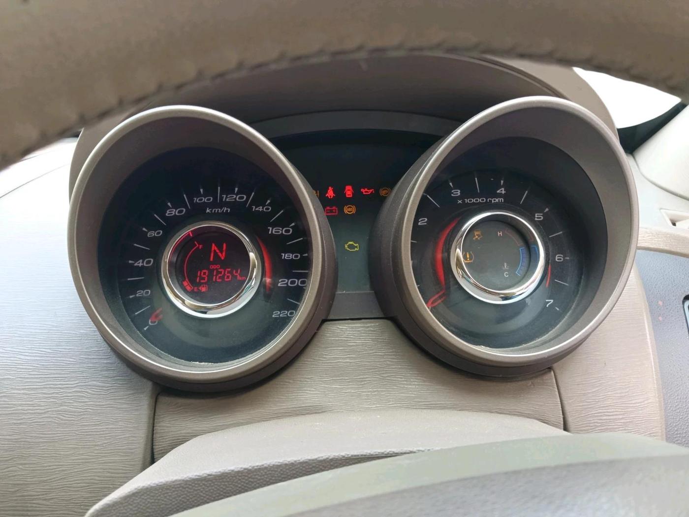 2012 Mahindra XUV500 W8, Diesel, Manual, 1,91,811 km, interior