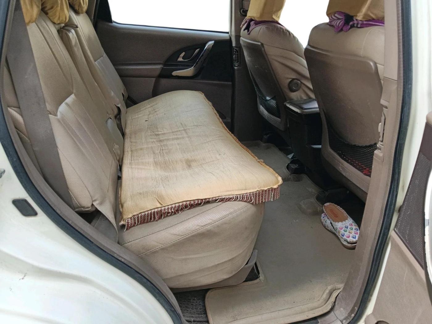 2012 Mahindra XUV500 W8, Diesel, Manual, 1,91,811 km, interior