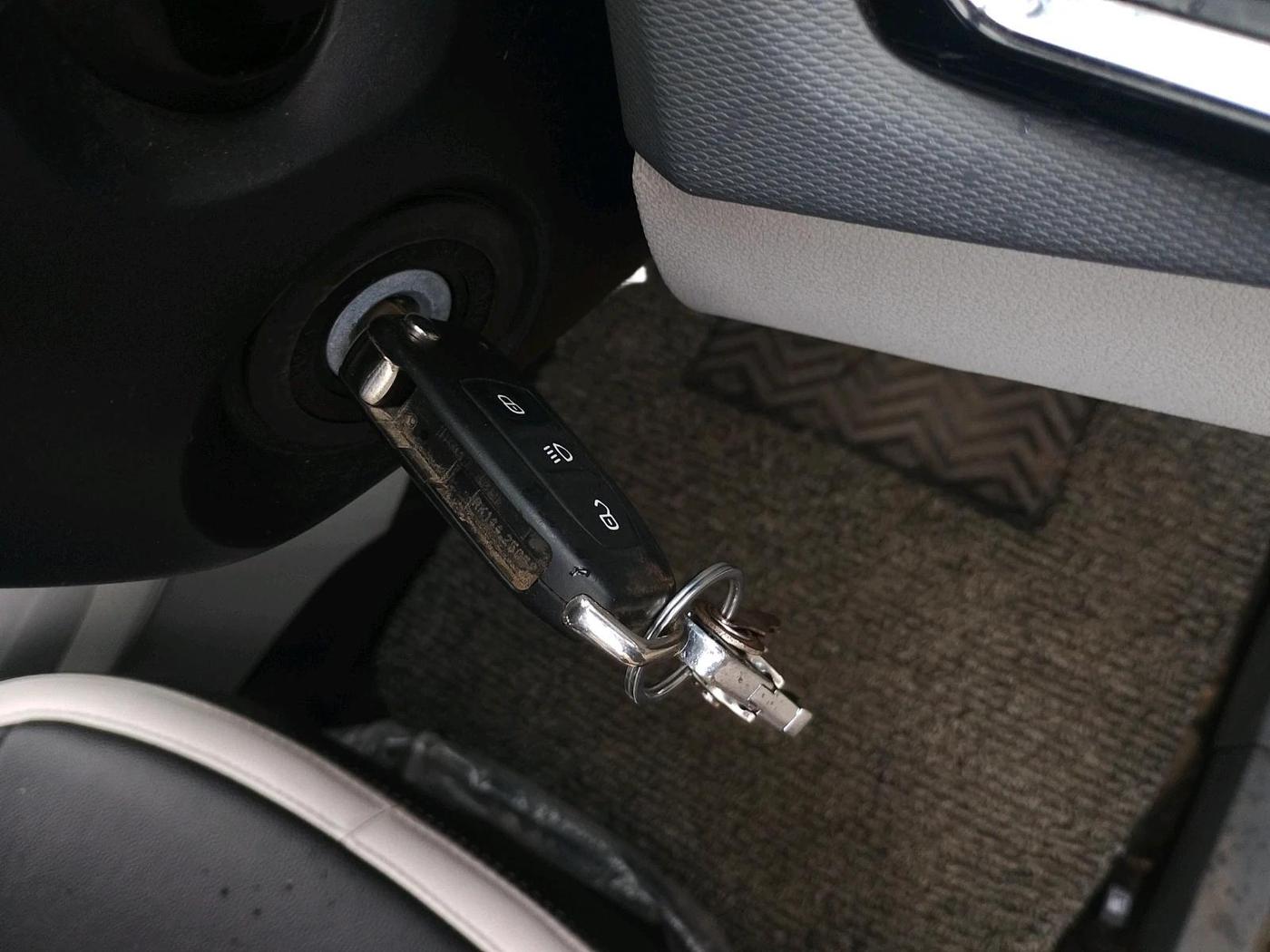 2025 Tata Tiago XTA CNG , CNG, Automatic, 18,811 km, interior