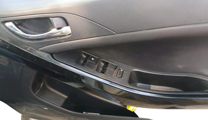 2023 Tata NEXON FEARLESS + SUNROOF AMT DUAL TONE 1.5 DIESEL, Diesel, Automatic, 86,000 km, interior