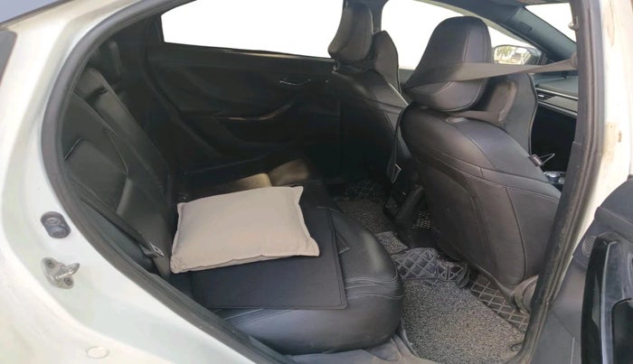 2023 Tata NEXON FEARLESS + SUNROOF AMT DUAL TONE 1.5 DIESEL, Diesel, Automatic, 86,000 km, interior